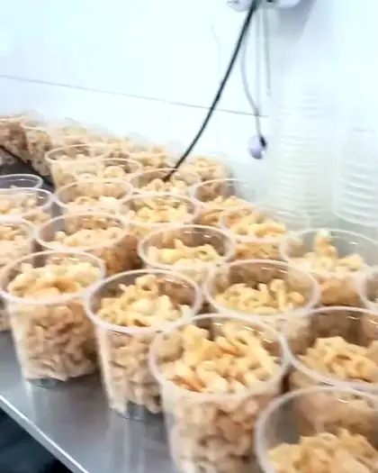 Produção da pururuca no pote.